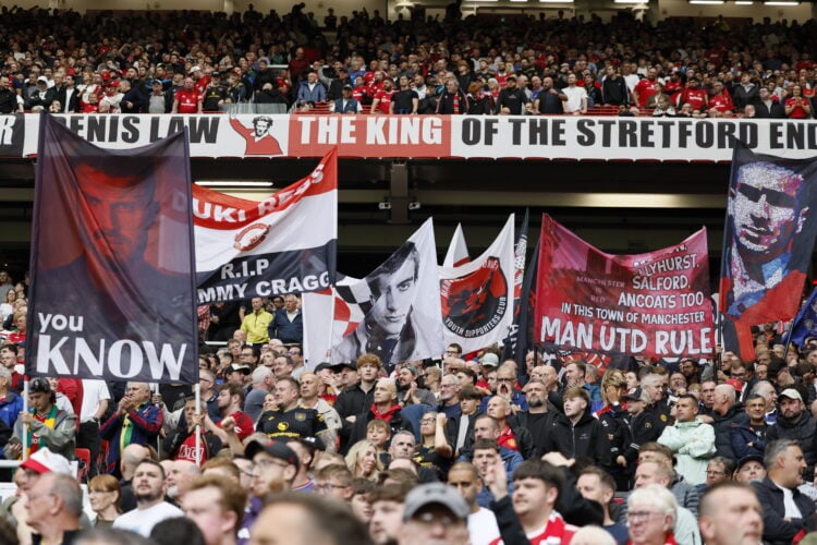 Truyền thông Anh: Hội cổ động viên Man City ủng hộ người hâm mộ Man Utd biểu tình phản đối câu lạc bộ đấu tranh nạn phe vé làm tổn hại người vô tội