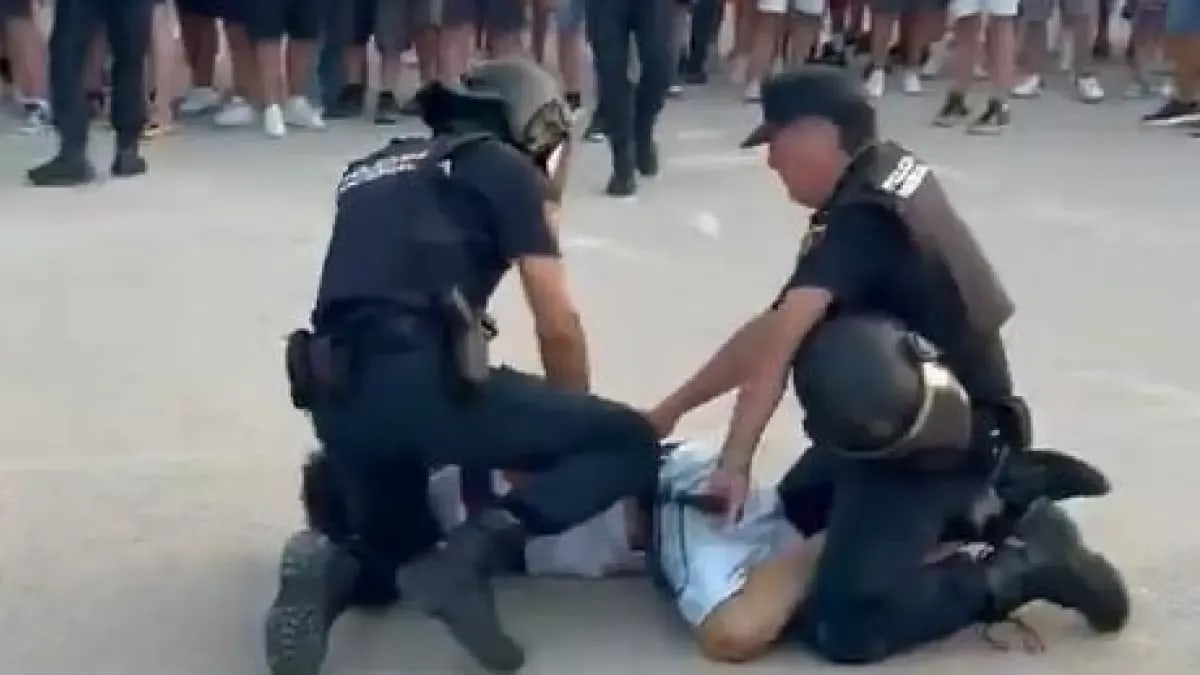 Le ministère espagnol de l'Intérieur enquête sur la police d'Elche pour avoir frappé un supporter du Barça
