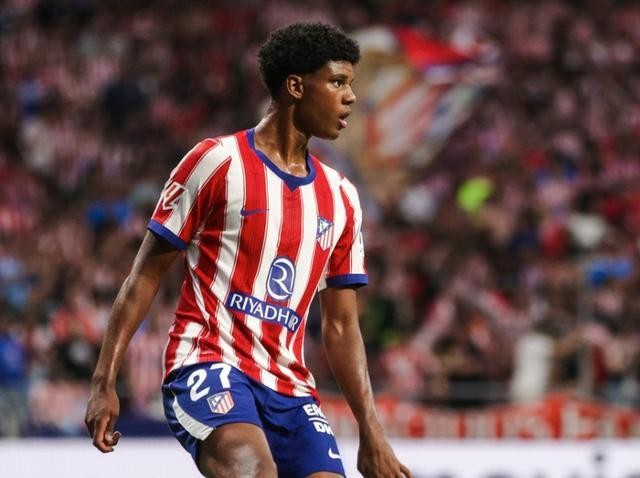 Chelsea y Manchester City interesados en defensor de 16 años del Atlético; Arsenal rechazado