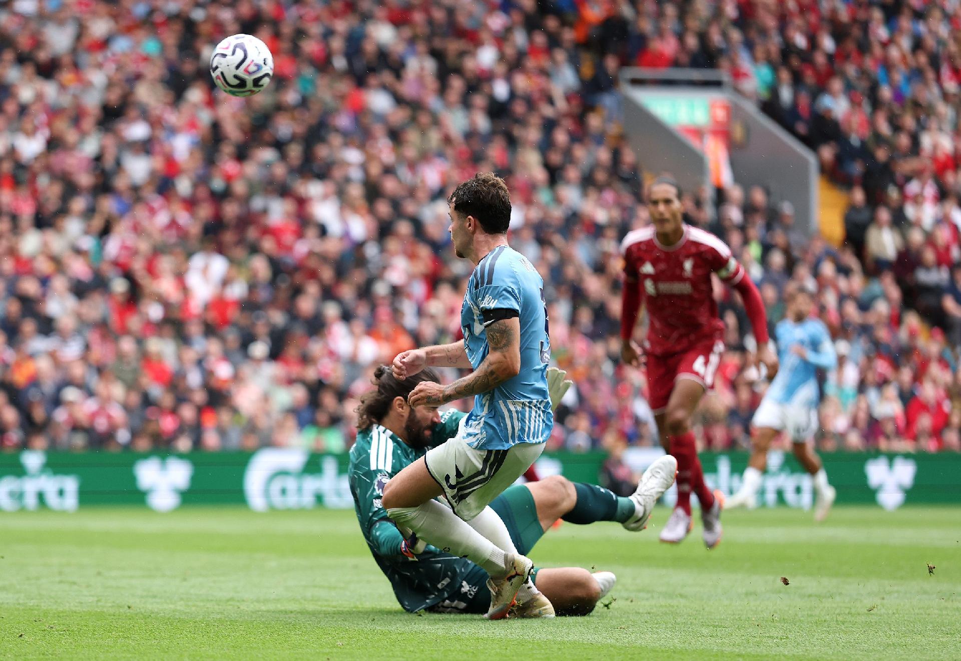 Painel de especialistas da Premier League: pênalti a Nottingham Forest foi incorreto, mas não atingiu o limite para intervenção do VAR