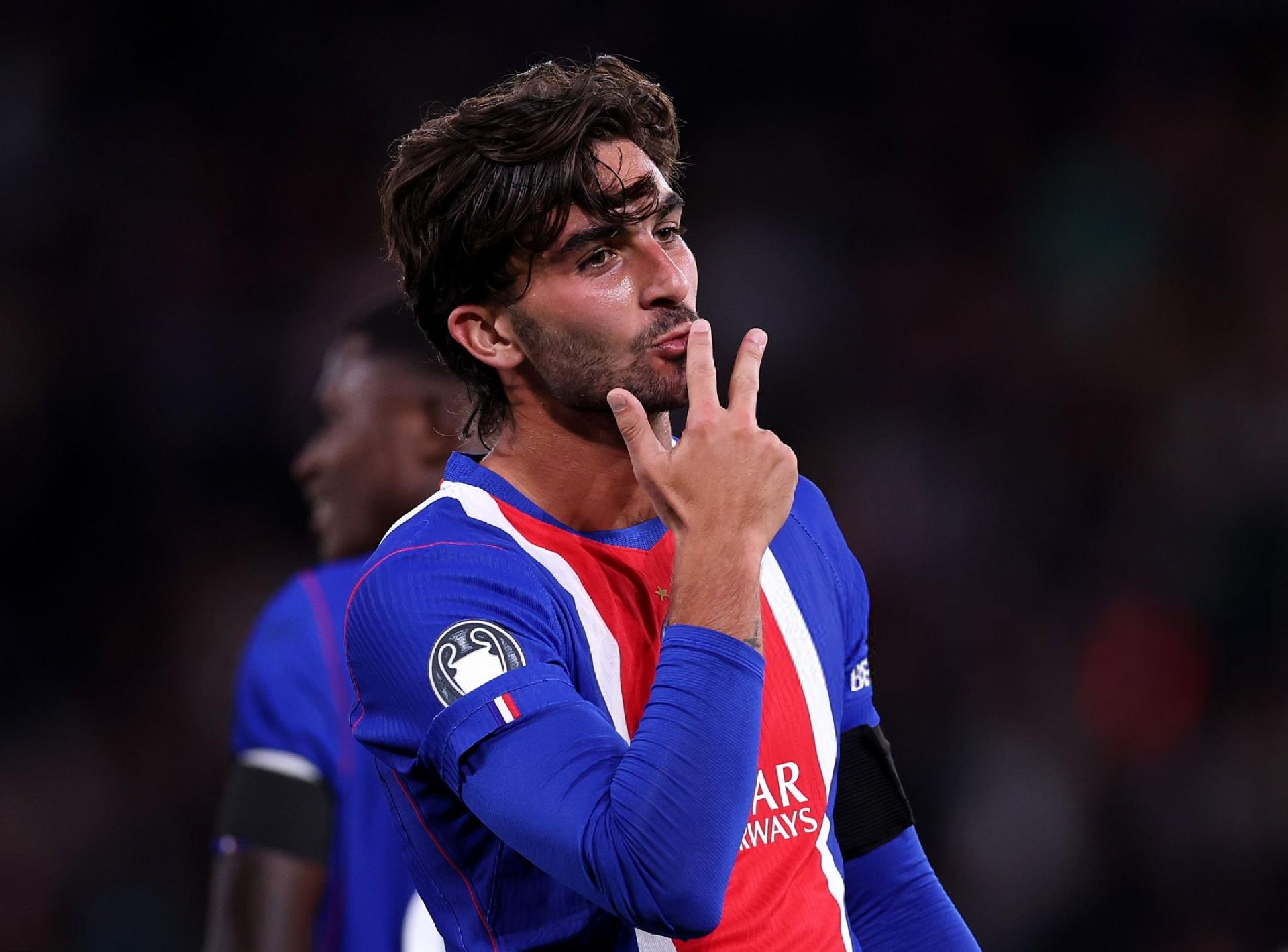 Ferran logra un hito al ser el décimo español con un hat-trick en Champions