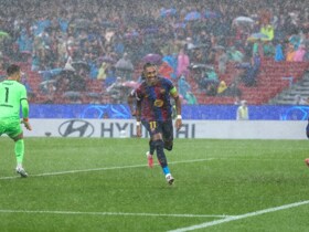 诺坎普在暴雨中漏水，现场记者甚至无法正常使用电脑工作