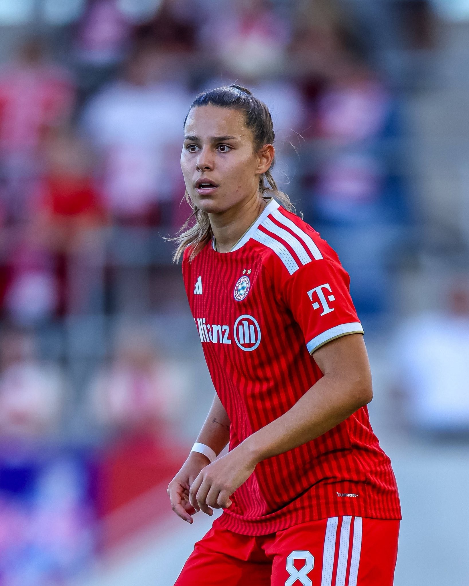 Oficial: Oberdorf, meio-campista do Bayern Feminino, desfalcará a equipe por desconforto no joelho direito