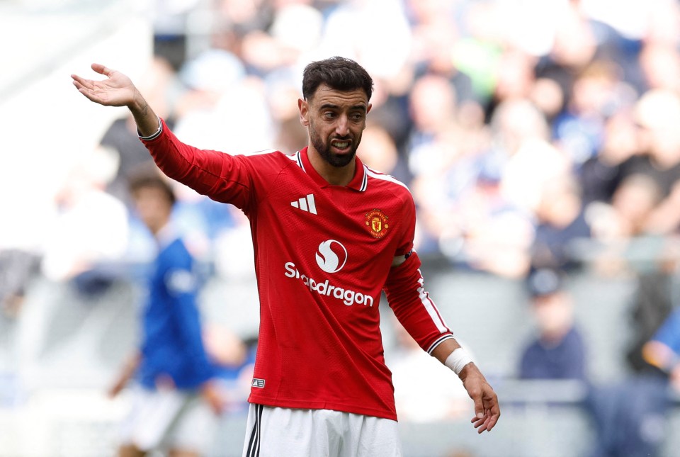 La maglia di Bruno Fernandes usata in partita, con tripletta, venduta a 22.549 sterline