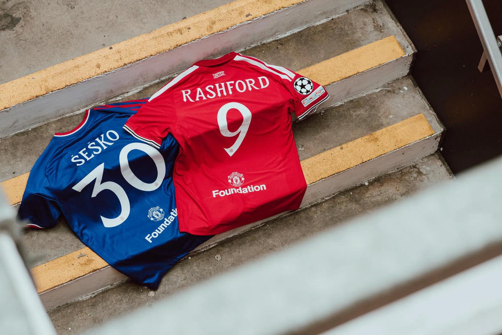 Manchester United: Logo della Fondazione sul retro della maglia in Europa