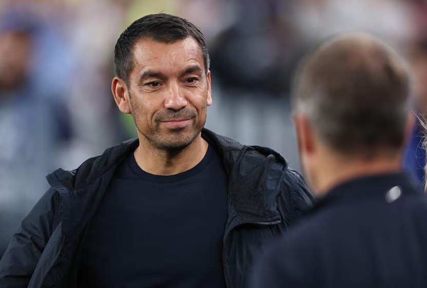Van Bronckhorst: Dobbiamo continuare a migliorare per competere con squadre come il Barcellona