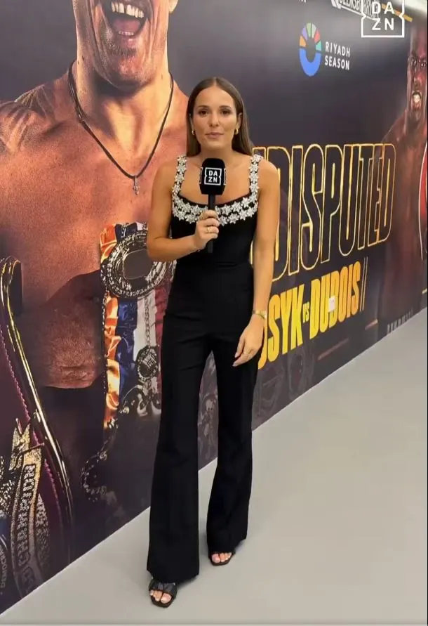 ブライアン・エンベウモ、TNTスポーツの女性司会者をフェイク・ピアノ演奏でからかう