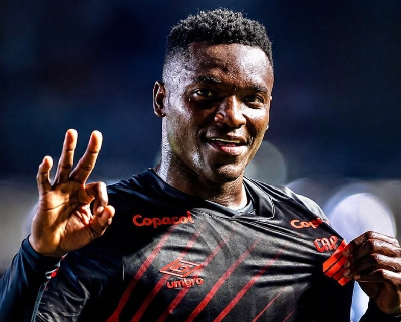 Medios ingleses: Aston Villa y Sunderland se interesaron en el delantero de Atlético Paranaense, Bivero, este verano
