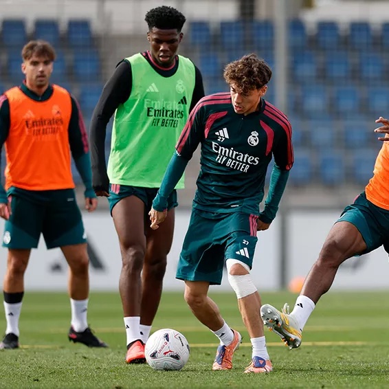 Raúl Asensio torna ad allenarsi con il Real Madrid