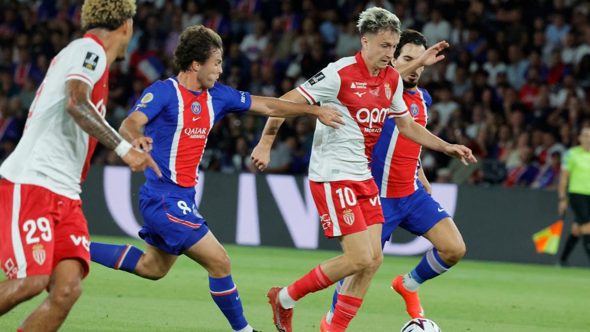 Selon Footmercato, le Spartak Moscou propose 19 millions d'euros pour Golovin, tandis que Monaco traverse des difficultés financières