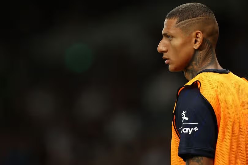Selon les médias anglais, Richarlison envisage une action en justice pour quitter Tottenham après avoir été exclu de la liste de Premier League.