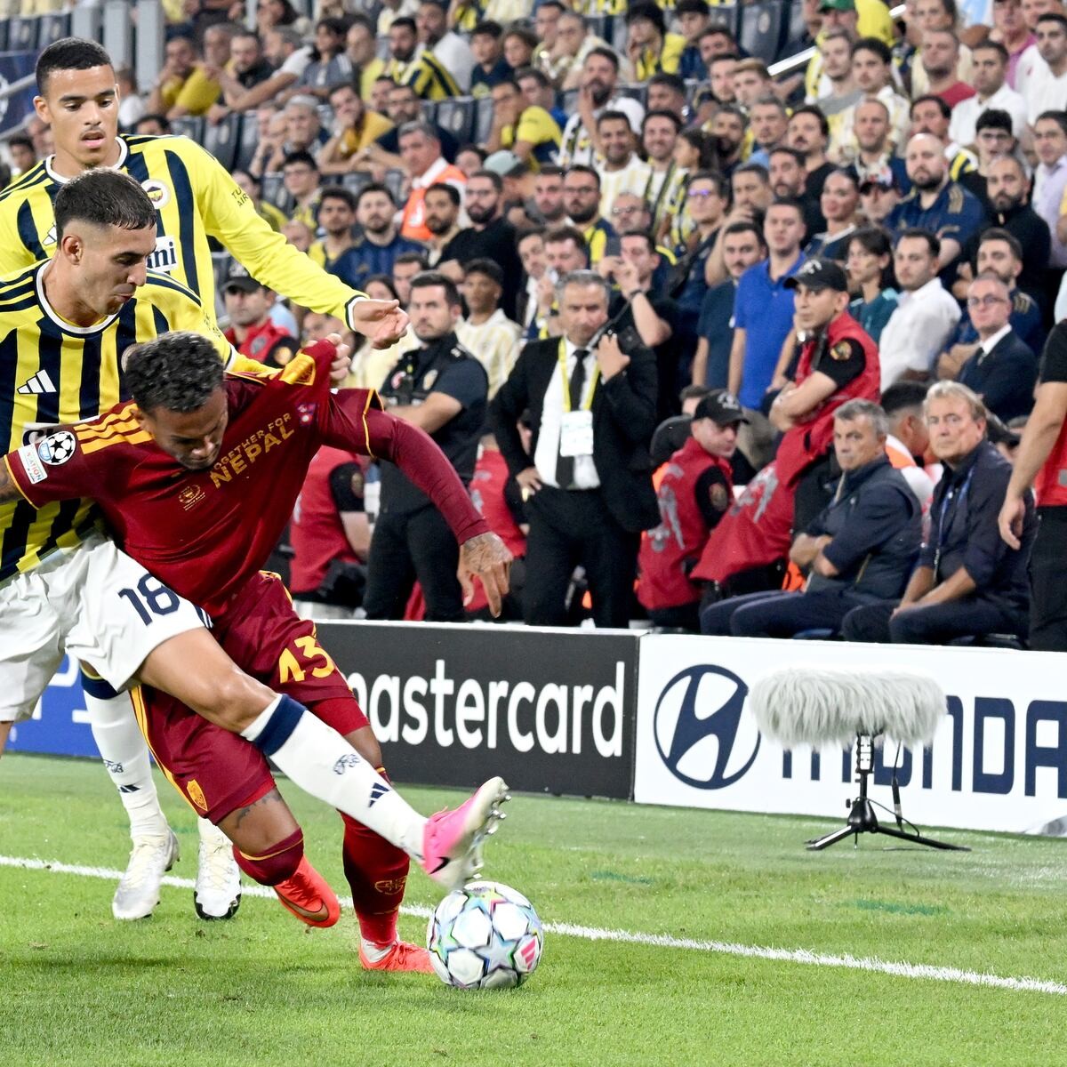Resumen y goles del Fenerbahce vs Roma, jornada 1 de la Champions League 26-27