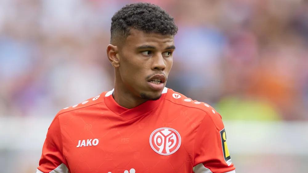Königsdörffer del Mainz celebra en respuesta a insultos, no contra Hamburgo