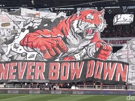 Persija Vs Persib: The Jakmania Bentangkan Tifo 'Never Bow Down' di GBK