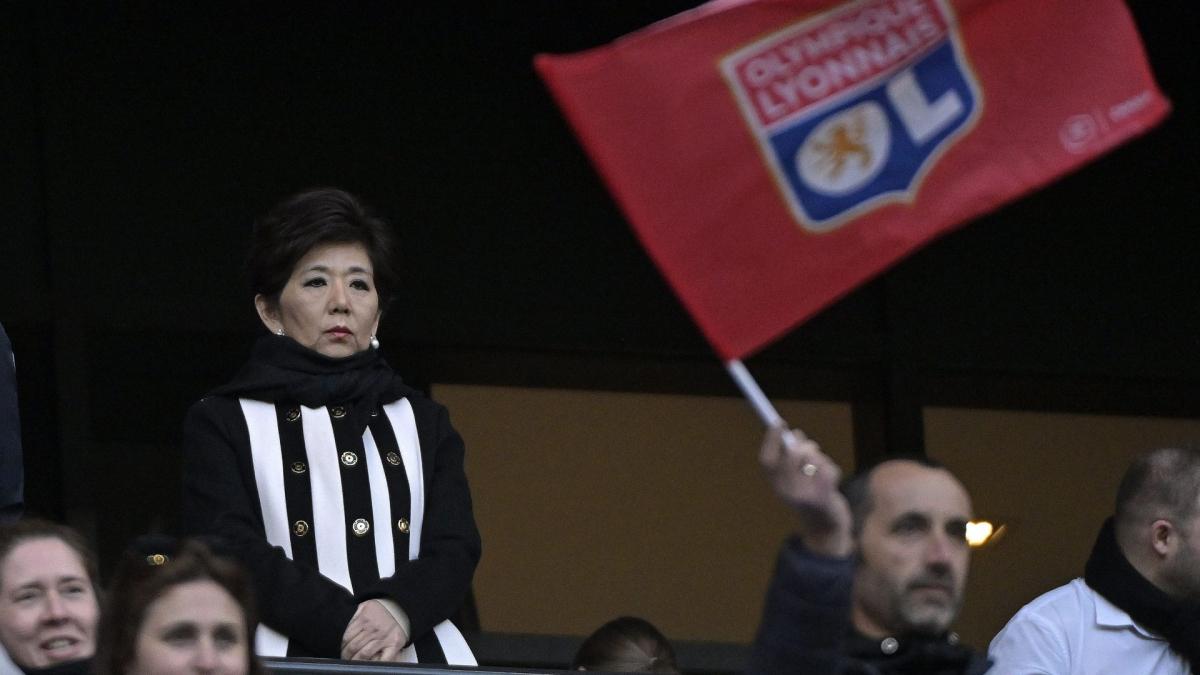 Le misure di risparmio dell'Olympique Lione: dirigenti in metro, Nakamura in furgone