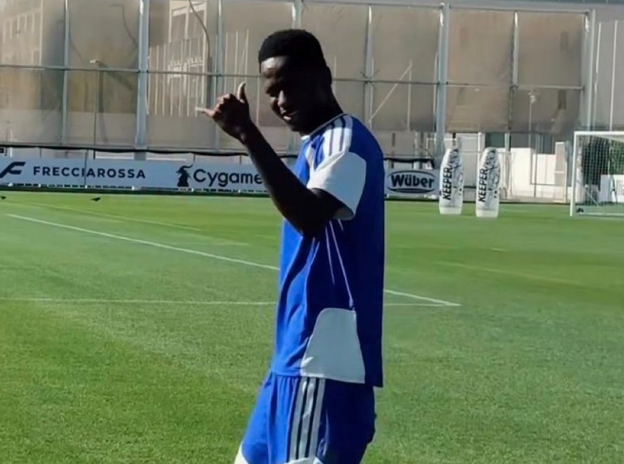 Theo báo cáo: Pape Sarr tập lần đầu cùng Juventus, điều khoản mua đứt phụ thuộc vào suất dự Europa League và số trận ra sân