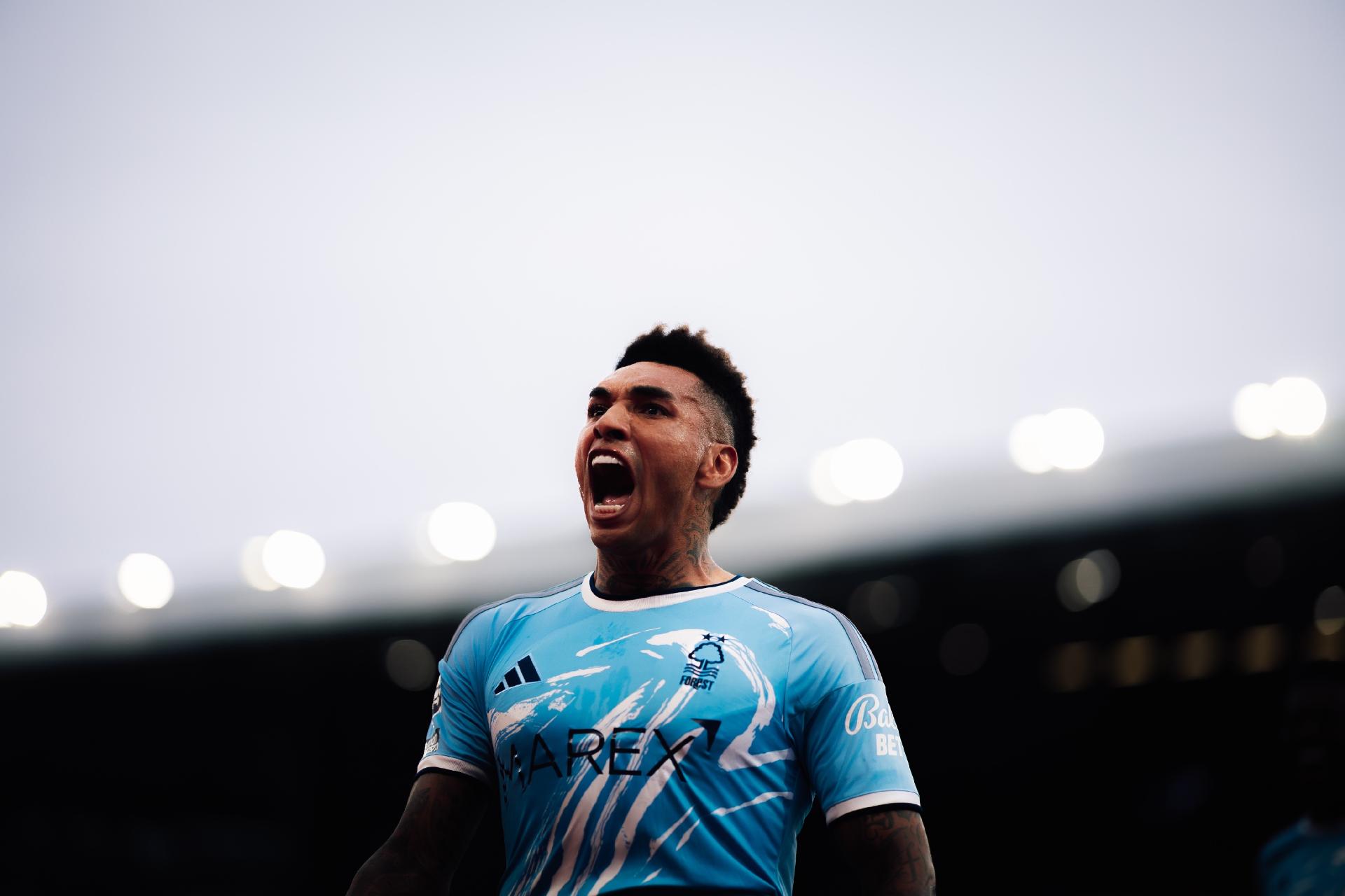 32 ans d'attente ! Nottingham Forest bat Aston Villa à Villa Park pour la première fois depuis 1994