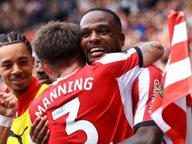 Southampton 4-1 Bristol City: Cyle Larin scores twice in Saints win