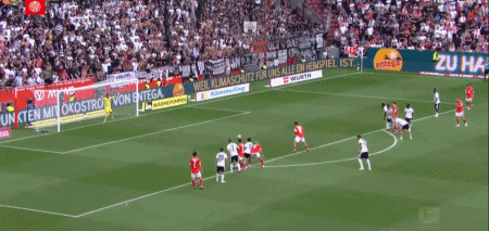 El portero del Eintracht Atubolu bate el récord de la Bundesliga al detener seis penaltis consecutivos