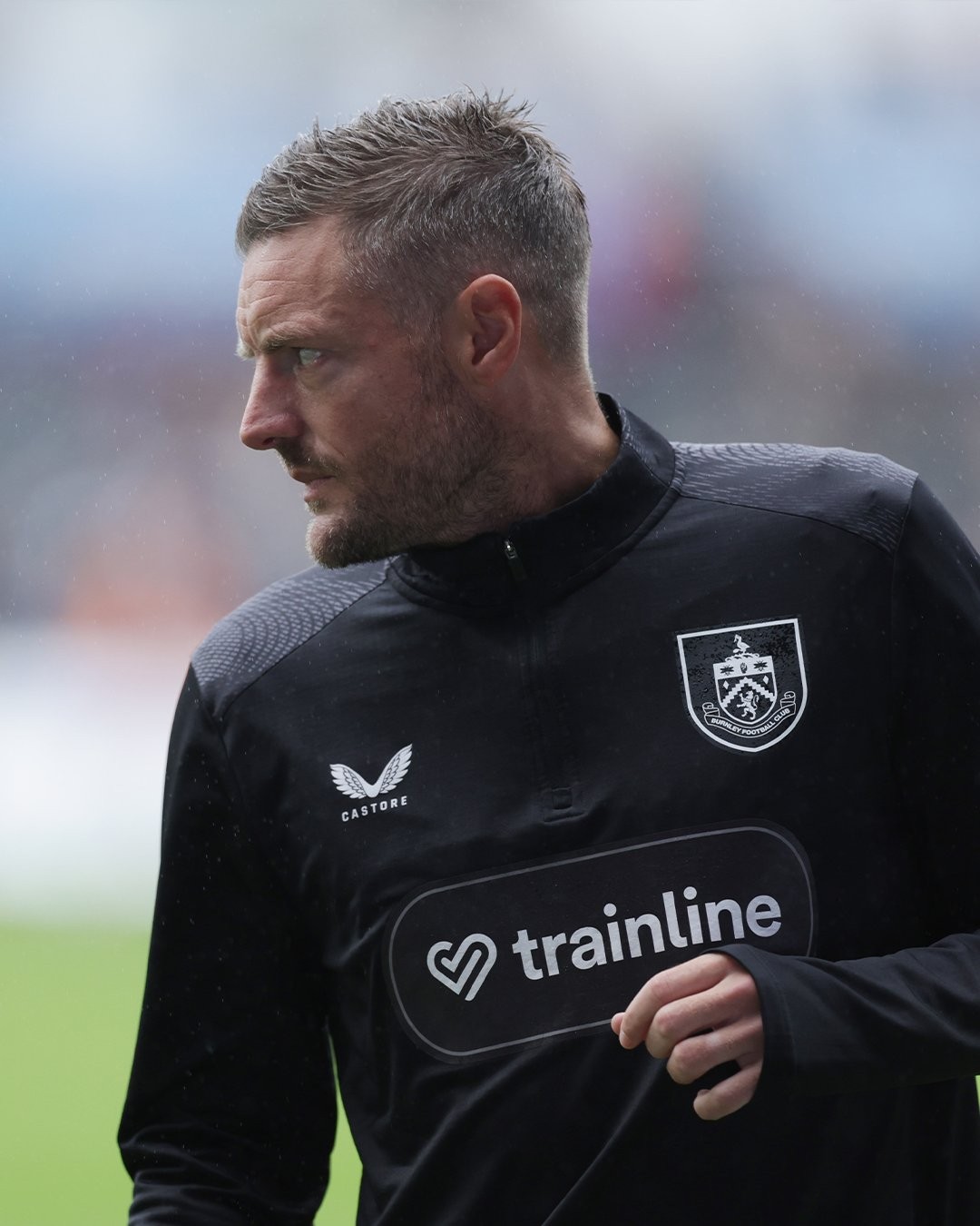 Burnley sigue siendo colista de la Championship con 3 empates y 4 derrotas; Vardy, de 39 años, debuta desde el banquillo
