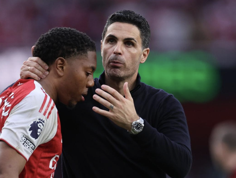 Skelly atinge 50 jogos como titular pelo Arsenal, quinto jogador sub-20 na era da Premier League a fazê-lo