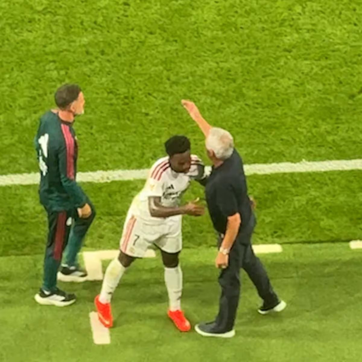Así sonó el cambio de Vinicius en el Bernabéu