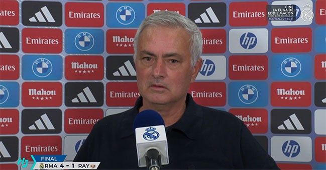 Mourinho: Para Pemain Layak Mendapat Hormat dan Tepuk Tangan Saya