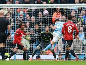 Kata Enzo Maresca dan Michael Carrick soal 'King of Manchester'