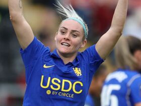 Women's Super League round-up: Chelsea thrash Man Utd to leave Eva Olid still looking for first win