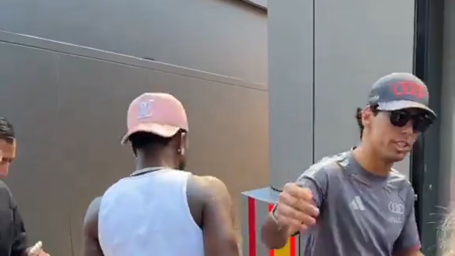 Vinicius y su pareja ‘rompen’ las redes con su outfit para el GP de España de F1
