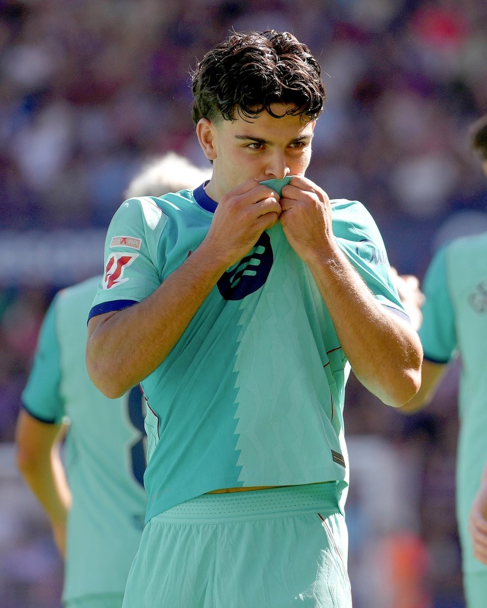 Le défenseur du Barça Espart, 19 ans, inscrit son premier but en équipe première