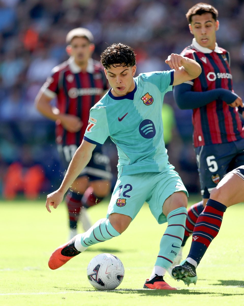 Espart è il secondo difensore più giovane del Barcellona a segnare in Liga questo secolo, dopo Cubarsí