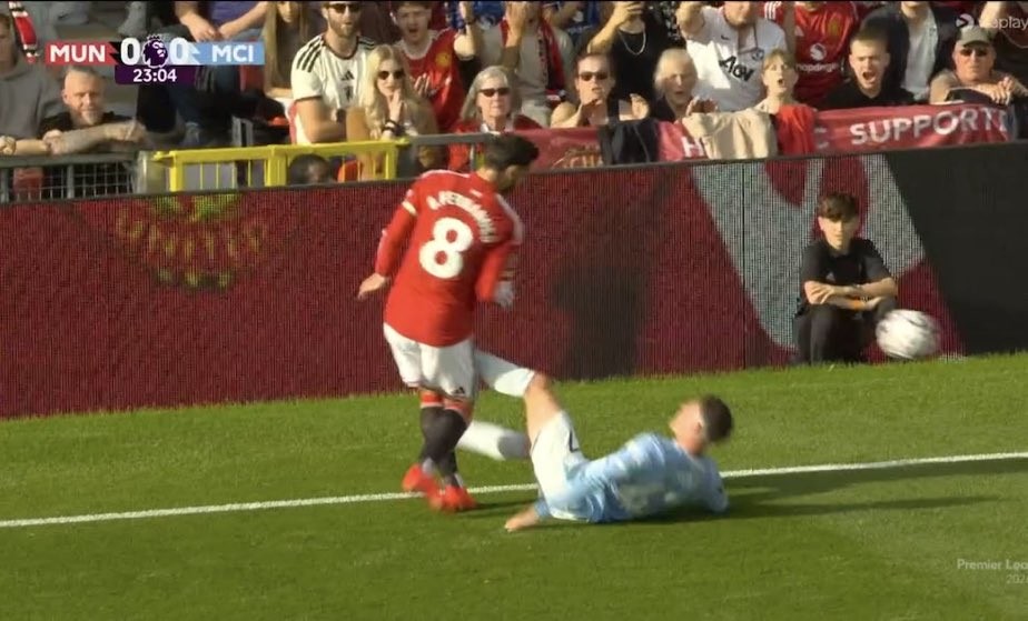 Foden Menerima Kartu Merah Langsung Pertama dalam Karier di Derbi Manchester