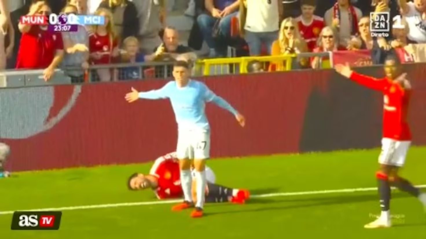 La patada en los testículos de Foden a Bruno en el United-City: ¡roja directa!