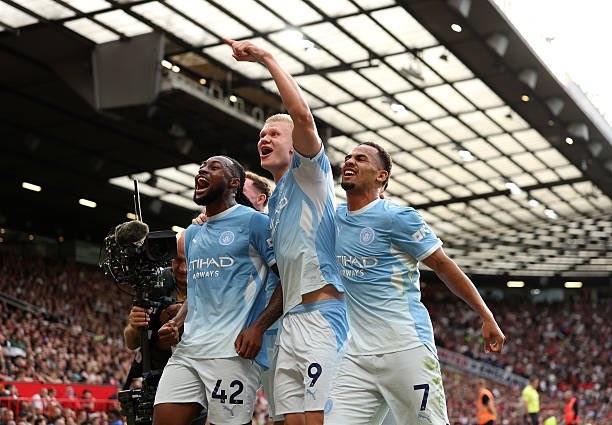 El Manchester City se convierte en el primer equipo en lograr 10 victorias a domicilio ante el Manchester United en la Premier League