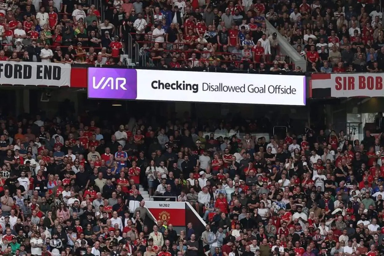 Exárbitro: El VAR ignoró si Enzo interfiere; la revisión actual es demasiado engorrosa