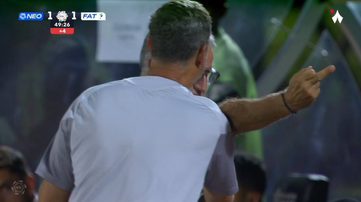 Galtier, allenatore dell'Al-Ahli, espulso per aver mostrato il dito medio alla panchina avversaria: rischia diverse giornate di squalifica