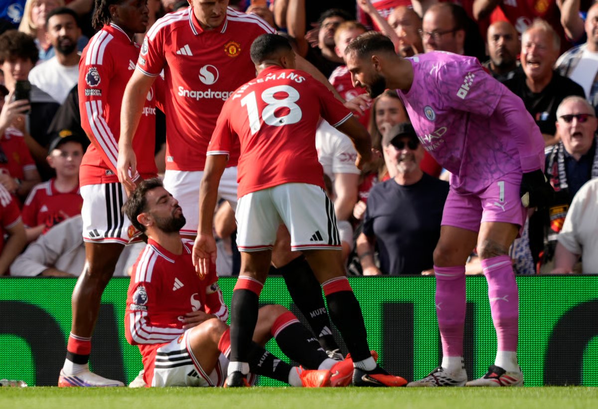 Shearer: B. Fernandes Fell Disgracefully, Both He and Foden Should Have Been Sent Off