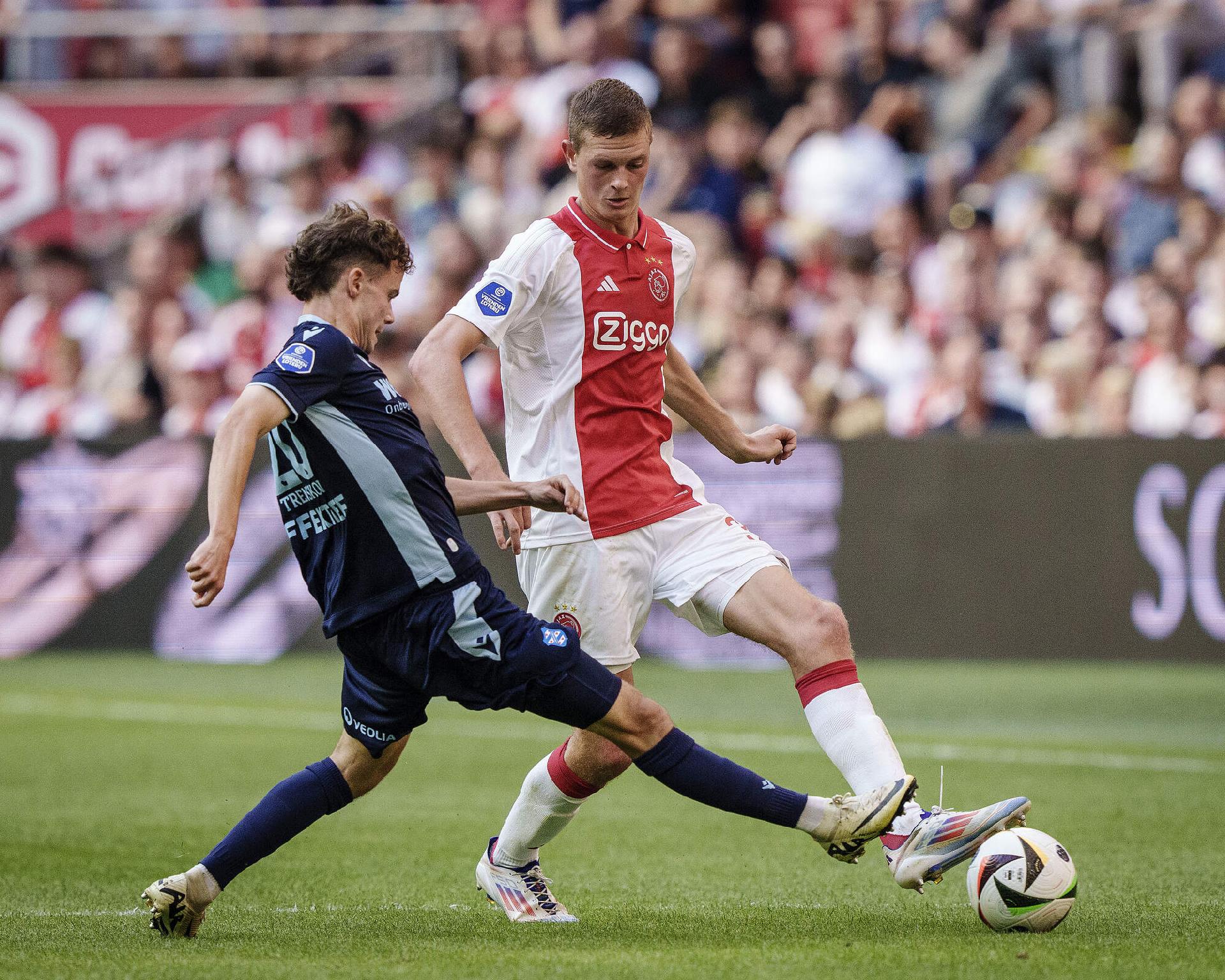 De Telegraaf: L'Ajax rinnoverà il contratto del difensore Youri Baas fino al 2030 con aumento di stipendio