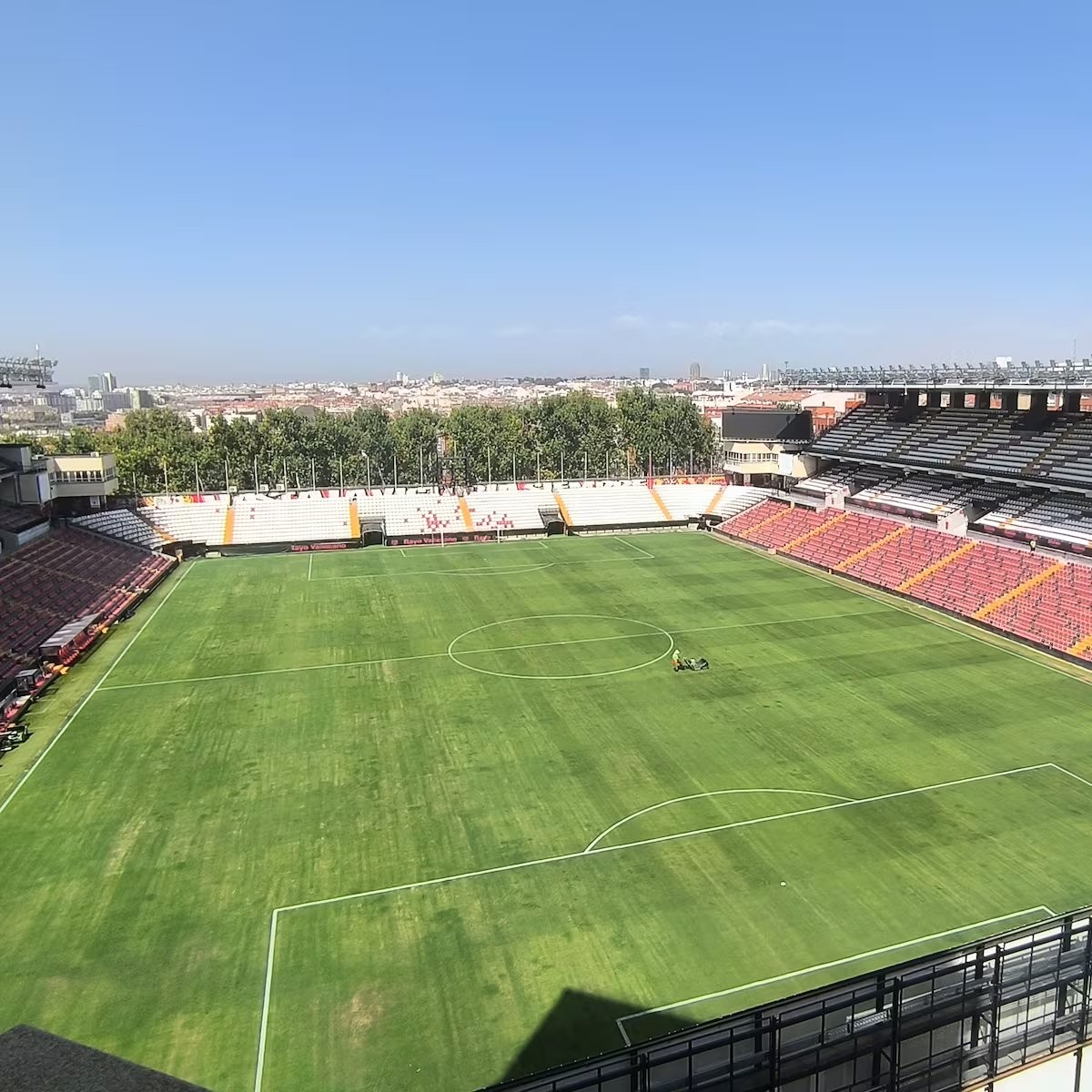 La Comunidad de Madrid levanta la suspensión de Vallecas