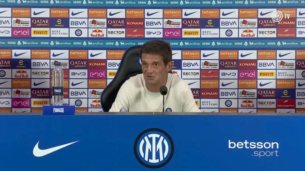 Chivu: Valoro a cada jugador, no los goles a favor o en contra; defenderé a Martínez hasta la muerte