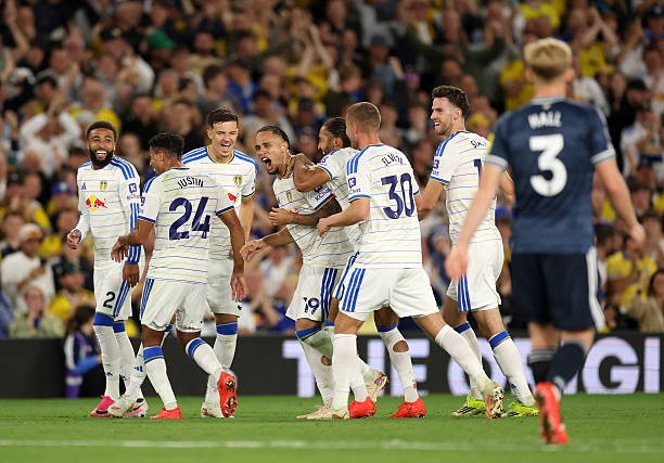 ลีดส์ ยูไนเต็ด ถล่ม นิวคาสเซิล ยูไนเต็ด 4-1 เป็นทีมเดียวที่ชนะในบ้านในศึกพรีเมียร์ลีกรอบที่ 4