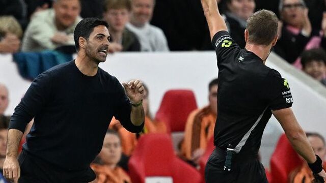 Mikel Arteta compared to Sir Alex Ferguson after Arsenal take drastic referee action