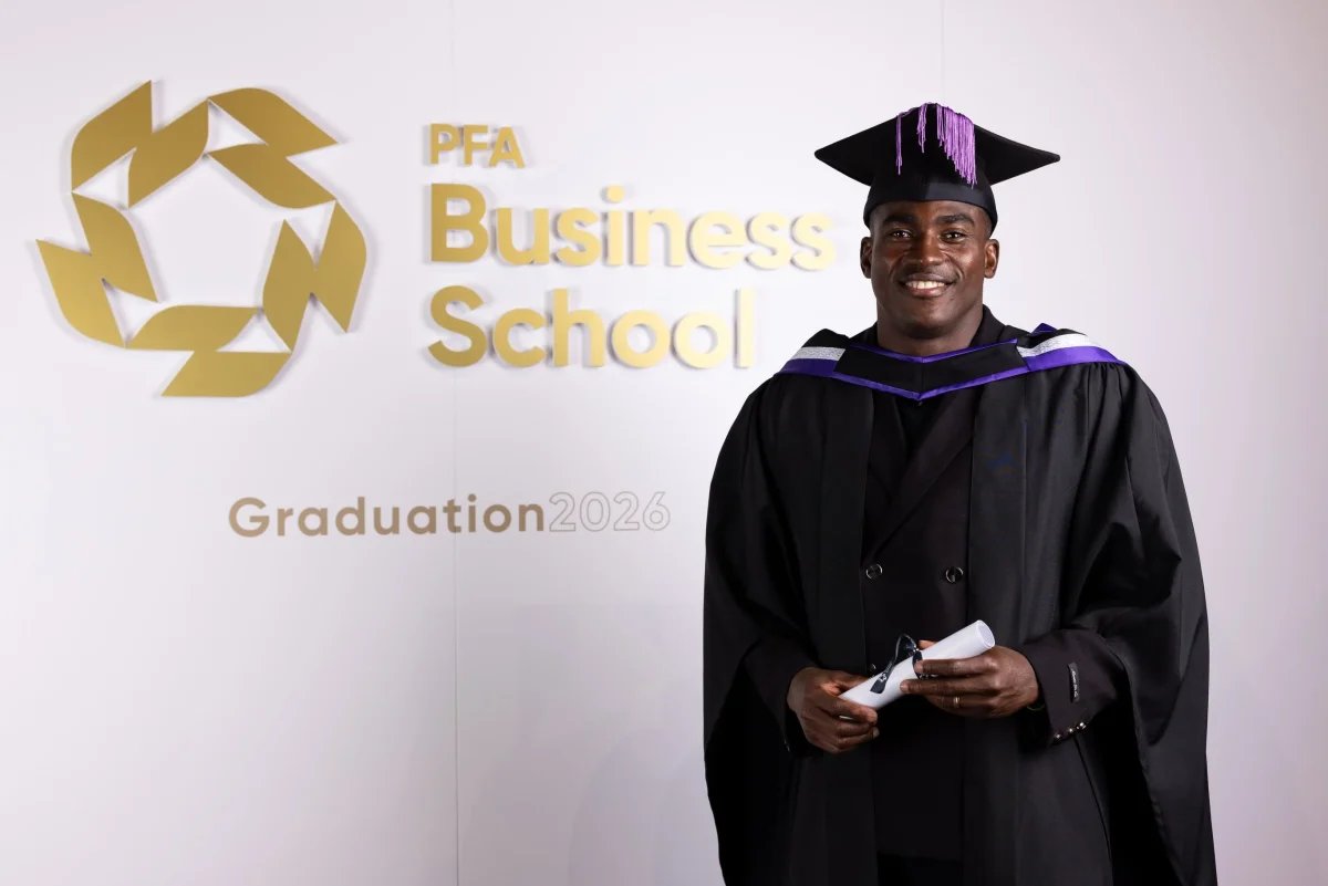 Coventry-Stürmer Awoniyi erhält PFA-Business-School-Diplom