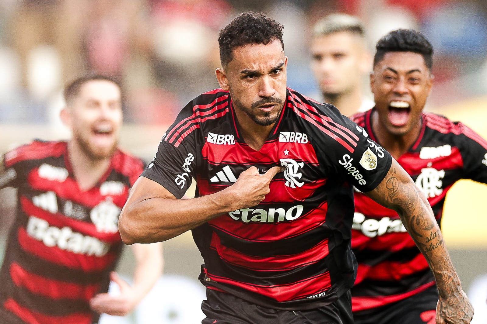 Globo Esporte: Flamengo gần hoàn tất ký hợp đồng gia hạn với Danilo đến 2027