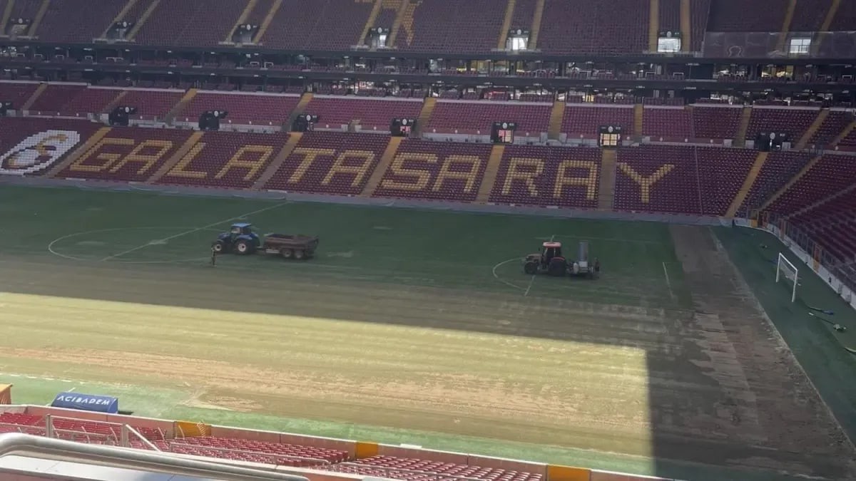 Galatasaray erneuert Rasen vor Barcelona-Spiel in der Champions League