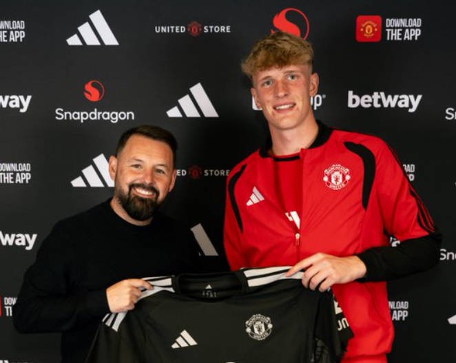 Ufficiale: il Manchester United firma i contratti professionistici per Heath, Plunkett e Murdoch della U21