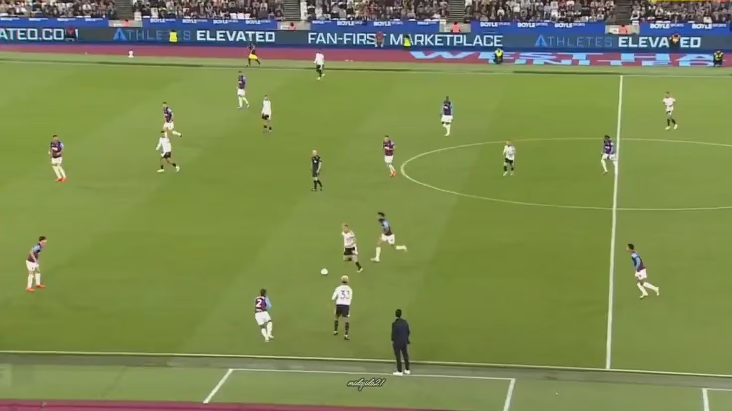 Casi 3′ de una exhibición que ya es TT en Inglaterra: el escándalo de Palacios en su último partido