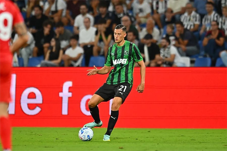 Sassuolo offiziell: Italienischer Nationalverteidiger Izzo erleidet Quadrizepsverletzung am linken Bein