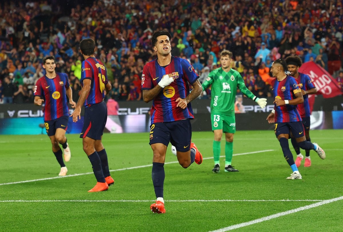 Doblete de Cancelo con dos golazos, el primero de su carrera